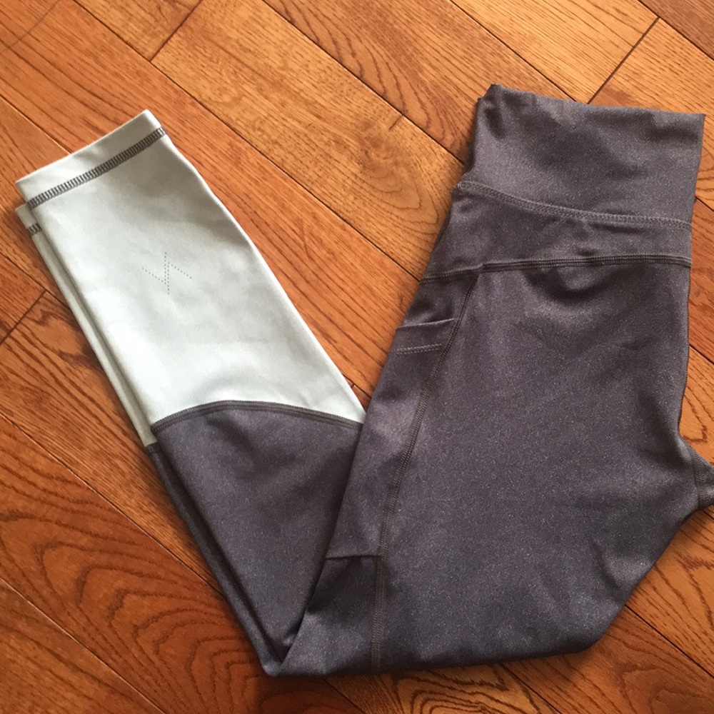 Vie Active Riley Cropped Legging in XS
